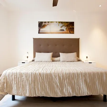 3 Bedroom Delphi With Private Heated Pool. فيلة