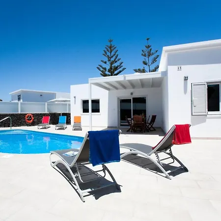 3 Bedroom Delphi With Private Heated Pool. فيلة